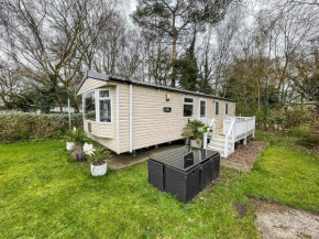 Brilliant 6 Berth Caravan With Decking At Haven Wild Duck In Norfolk Ref 11065Sc